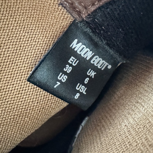 MOON BOOT • Luna Chelsea Suede Boots in Beige - Picture 12 of 15